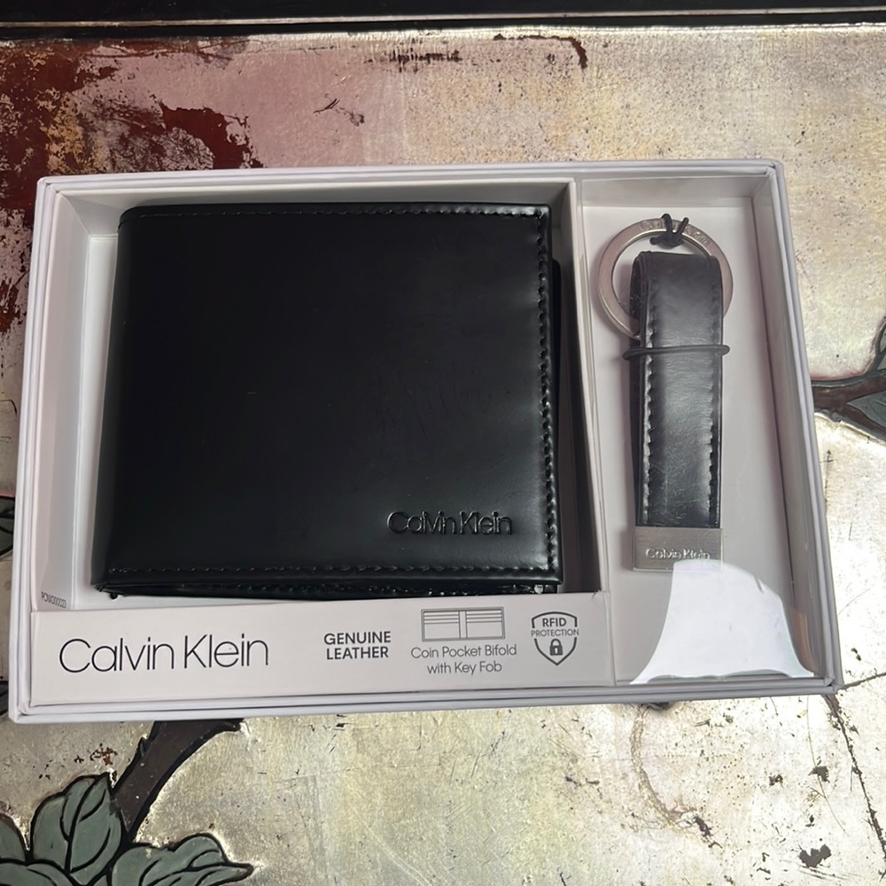 Calvin klein genuine leather bifold wallet with matching key fob